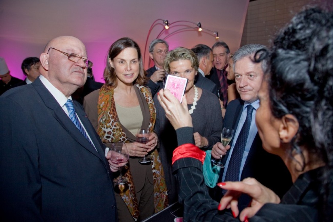 Close up de magie pour André SANTINI, maire d'Issy les Moulineaux