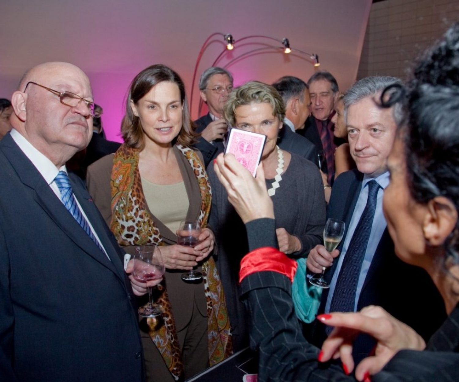 Close up de magie pour André SANTINI, maire d'Issy les Moulineaux