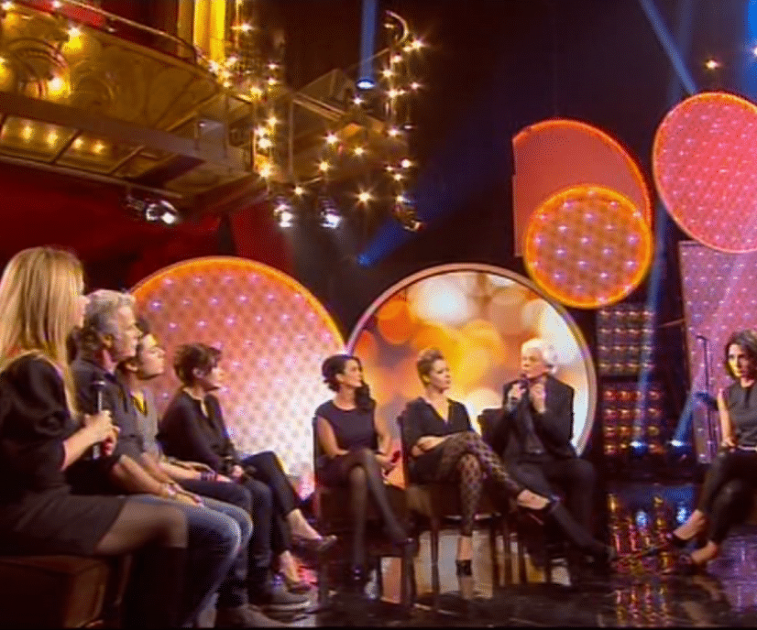 Yogane et les artistes sur France 2