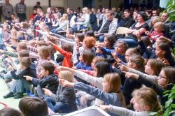 Yogane spectacle enfants arbre de Noel