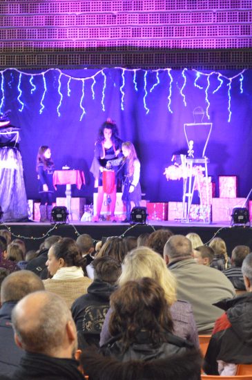 Yogane la magicienne dans Ma Sorcière Préférée Spectacle magie enfants à Champan