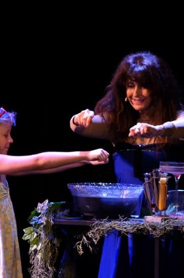 Ma Sorcière Préférée 2 par Yogane magicienne - spectacle de ma gie tout public - Photographe : Thomas Thiébaut - http://www.theia-consultant.com