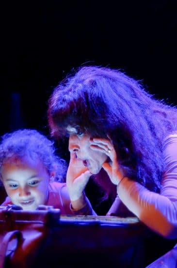 Ma Sorcière Préférée 2 par Yogane magicienne - spectacle de magie tout public - Photographe : Thomas Thiébaut - http://www.theia-consultant.com